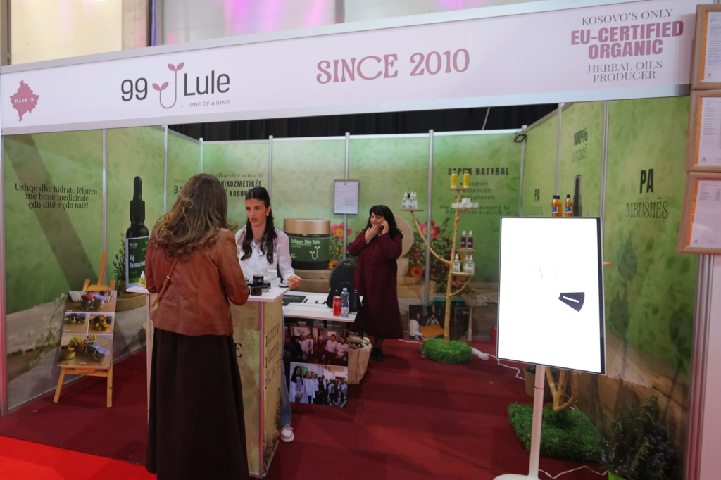 “99 Lule” solli aromën e natyrës dhe bukurisë organike në Beauty Fair Kosova 2026