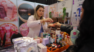 Vali’s Skincare me produktet për hidratim, dhe kujdes të trupit në Beauty Fair Kosova 2026